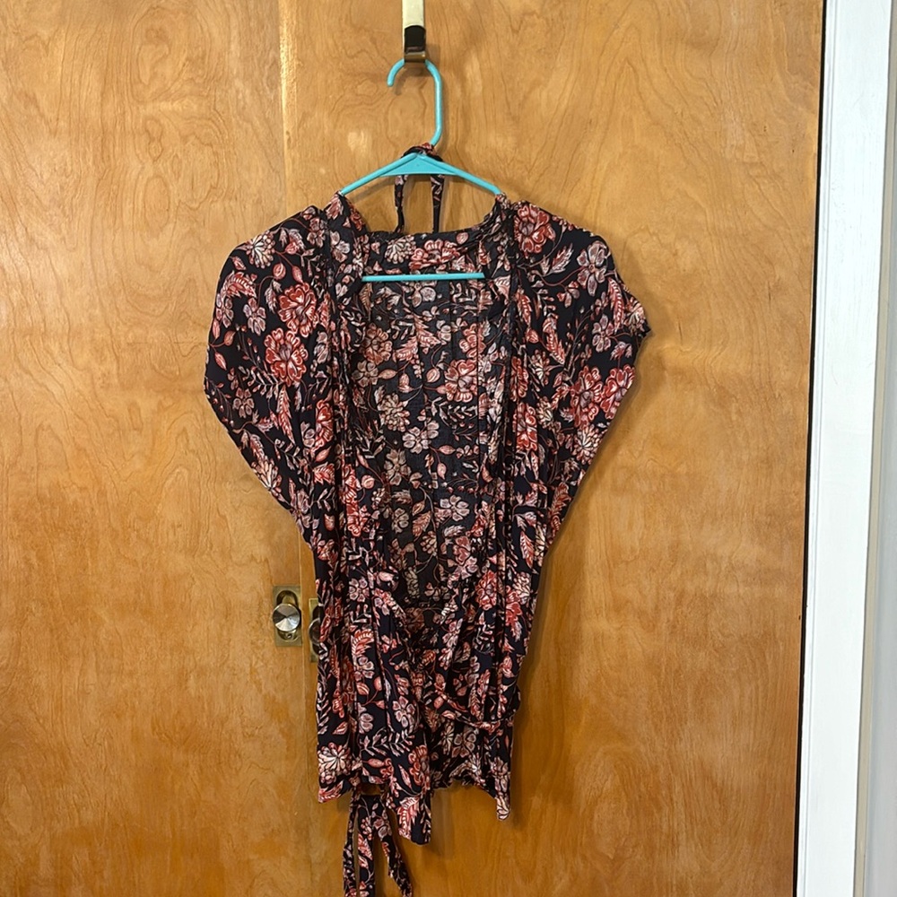 Front tie top